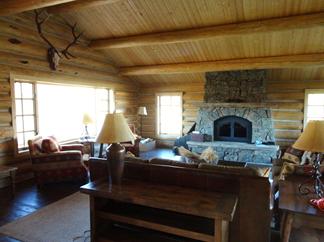 Livingroom Montana log home by Gonebeaver Co., Bozeman, MT